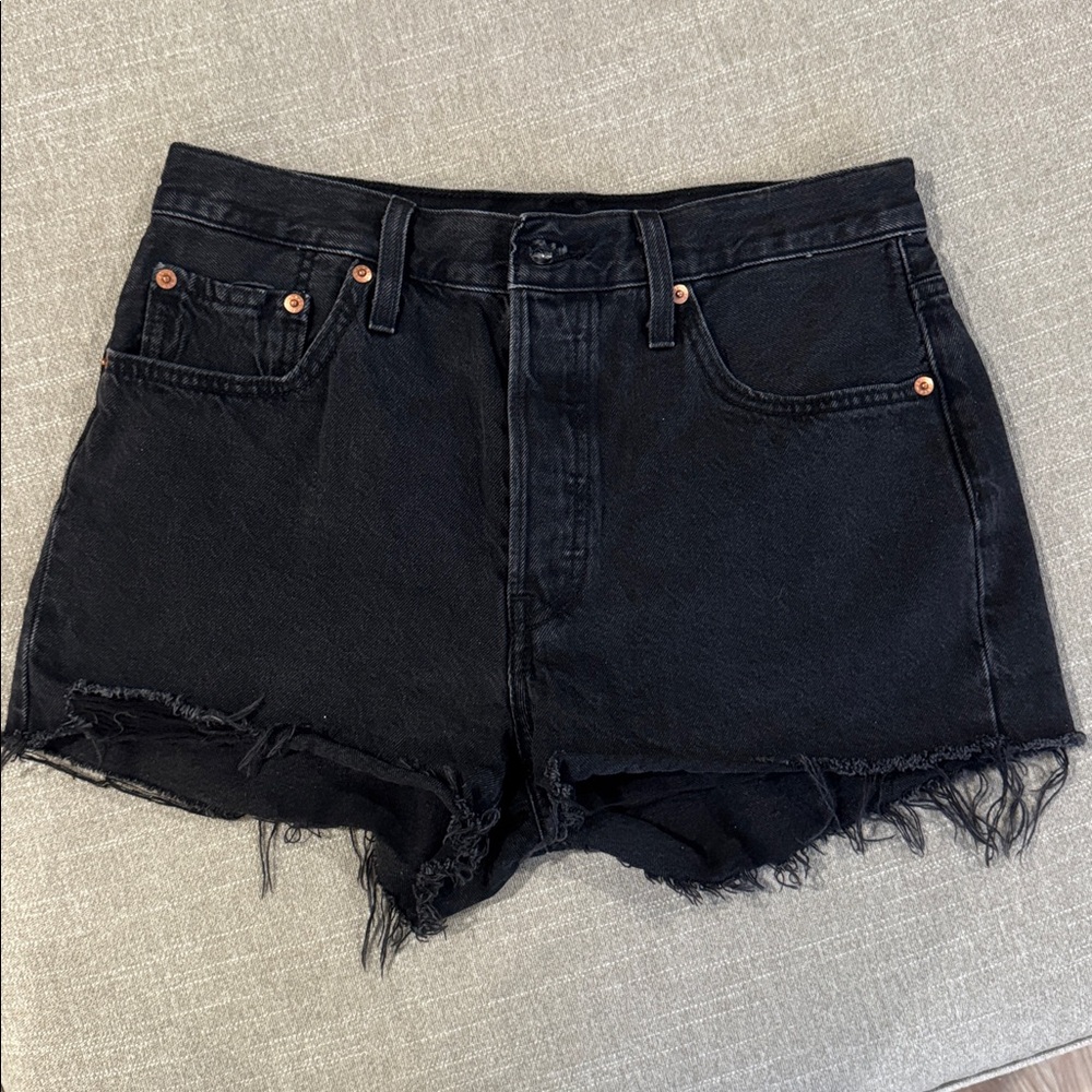 Black Levi’s 501 Jean shorts NWOT SIZE 29